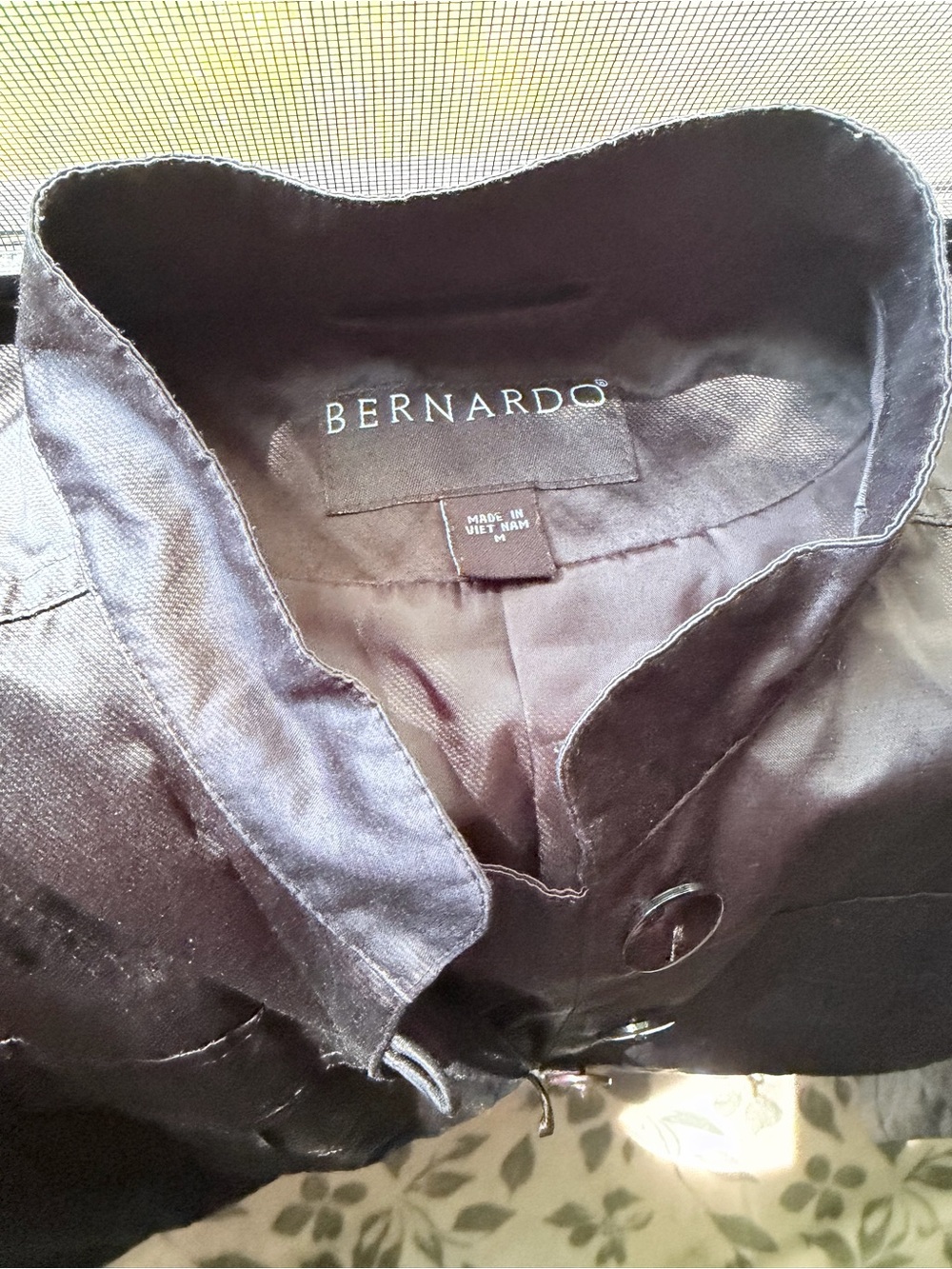 Bernardo Black Button-Front Shirt Jacket lightweight and great condition
